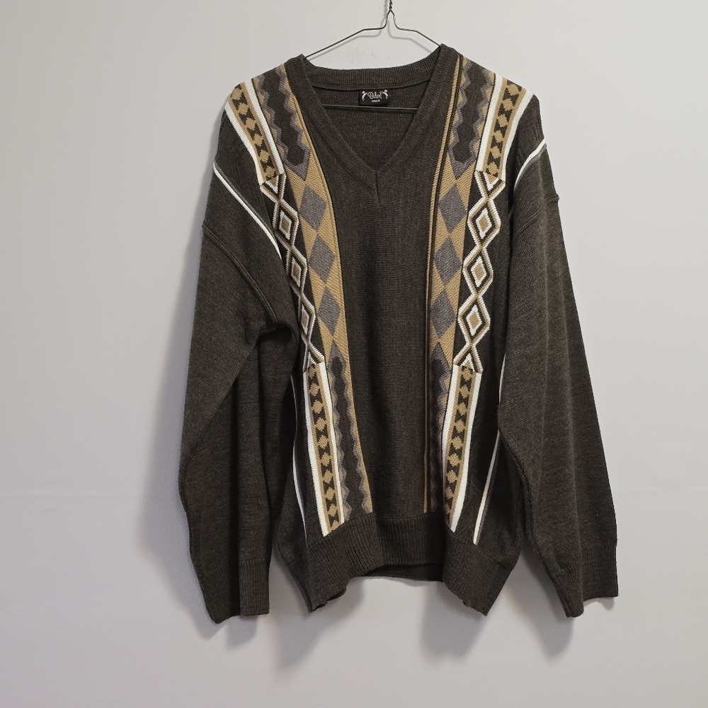 Vintage Gray V-Neck Sweater Chocolate Brown with Classic Design Size M/L